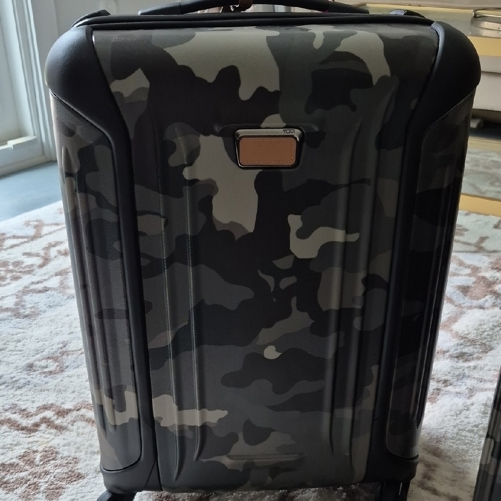 COPY - Camouflage Spinner Suitcase
